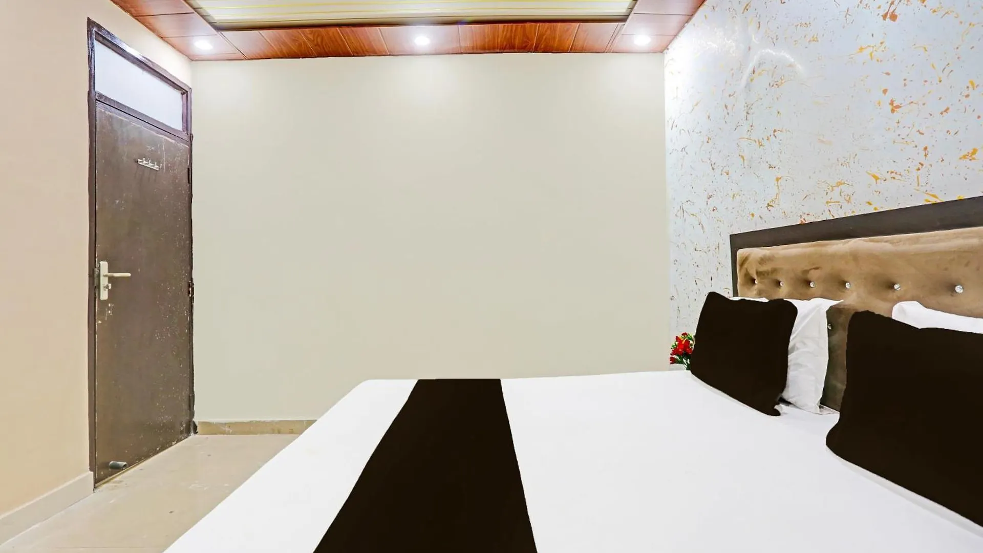Hotel O M B Residency Delhi