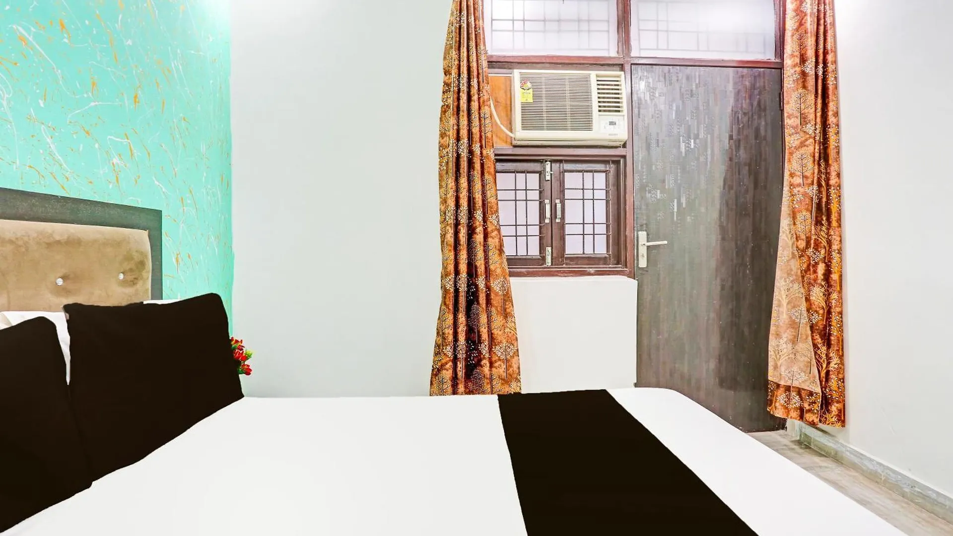 Hotel O M B Residency Delhi  Delhi (National Capital Territory of India)